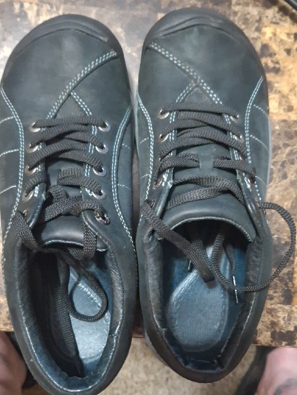Keen Women's Black Leather Walking/hiking  Sneakers with Gray Sole - Picture 9 of 9